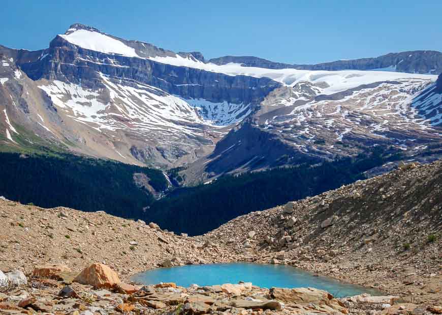 Exceptional scenery with turquoise coloured lakes in the high alpine on the Iceline Trail