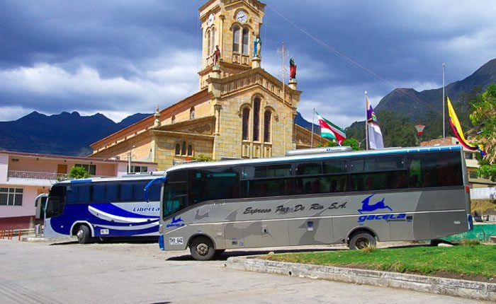 Buses in Guican waiting for the next load of passengers to start another bus ride from hell