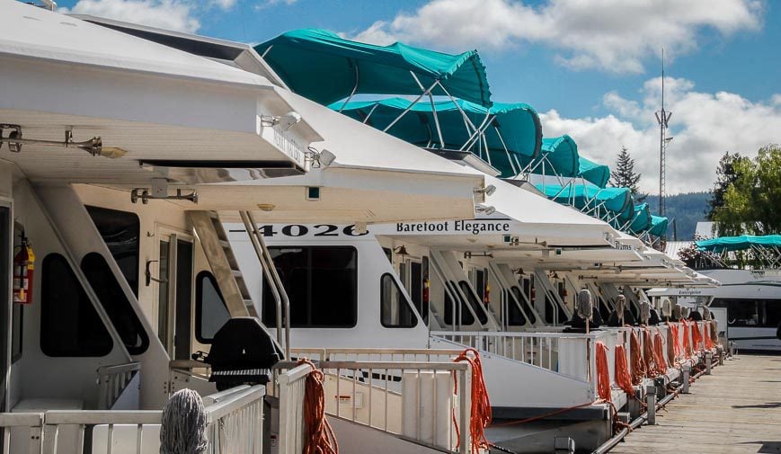 Houseboats awaiting the next set of guests