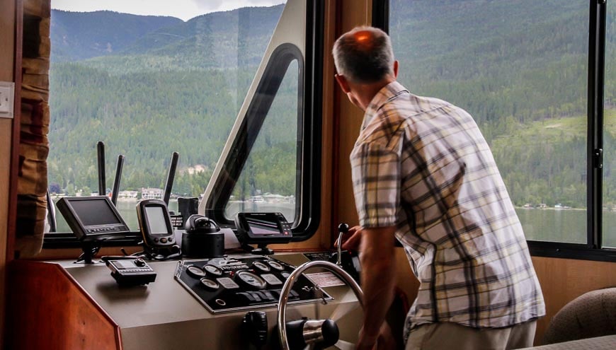 Kevin our boat captain expertly piloting the houseboat