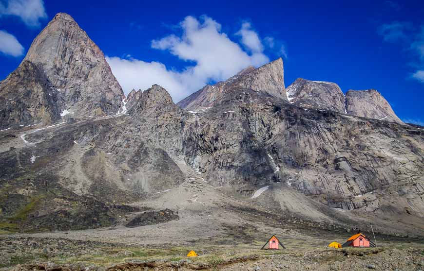 Crosssing the Arctic Circle on Baffin Island means quite backdrop for a campsites