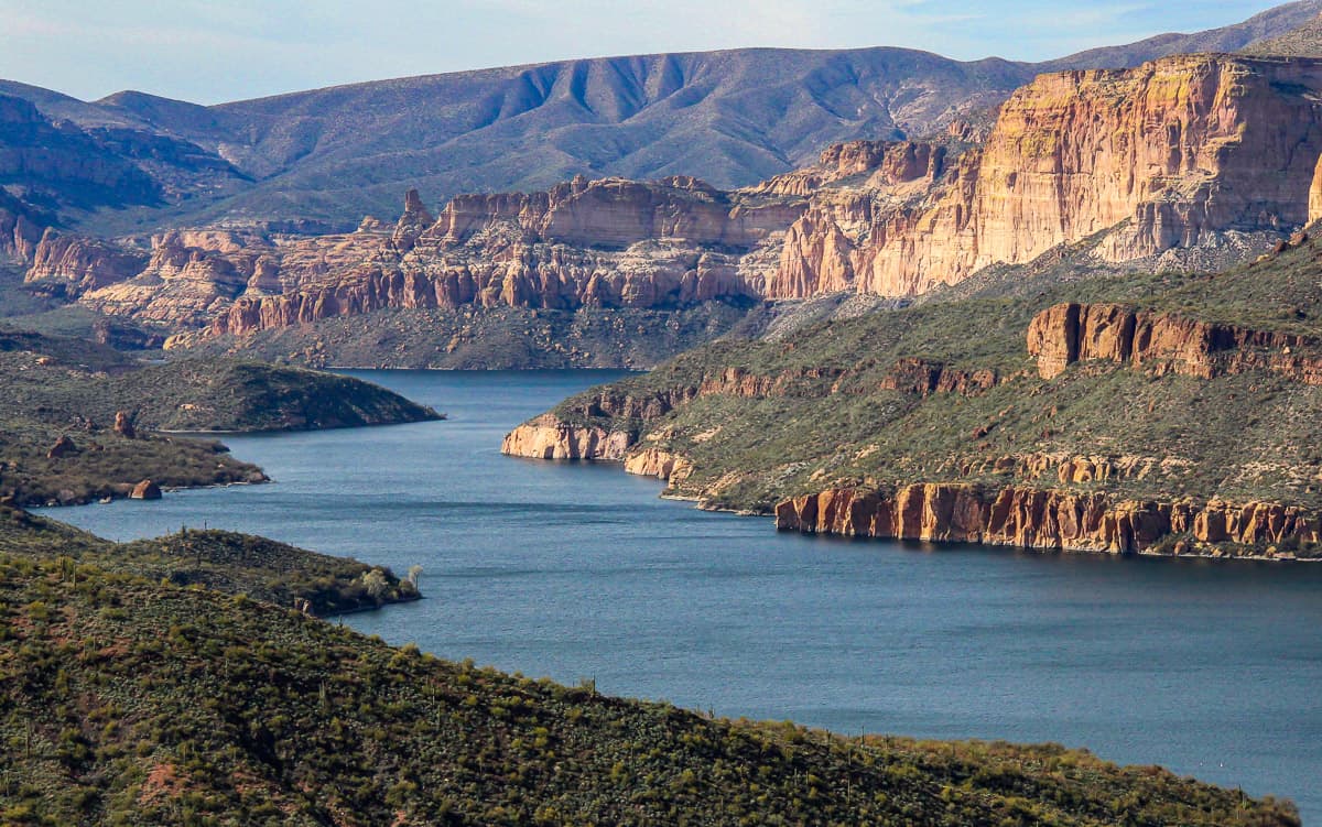 Stunning Apache Lake seen on the Apache Drive