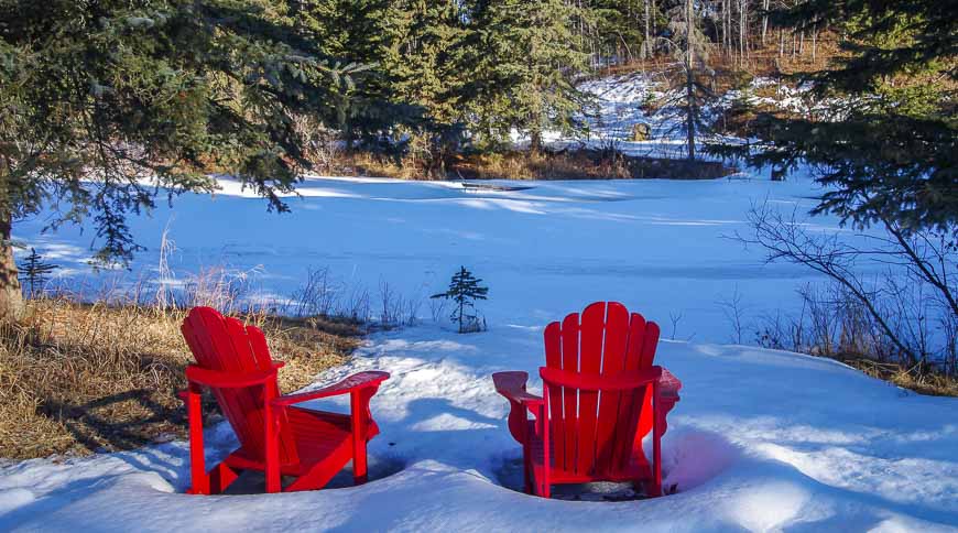 In good weather you can relax by Prairie Creek near Rocky Mountain House. In winter you can ski or snowshoe the creek