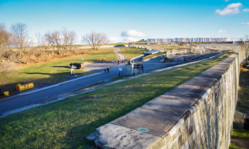 Walk alongside the wall in the vicinity of the Quebec Citadel