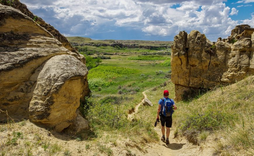 Superb hiking in Canadian Badlands scenery on the Hoodoo Trail in Writing-on-Stone