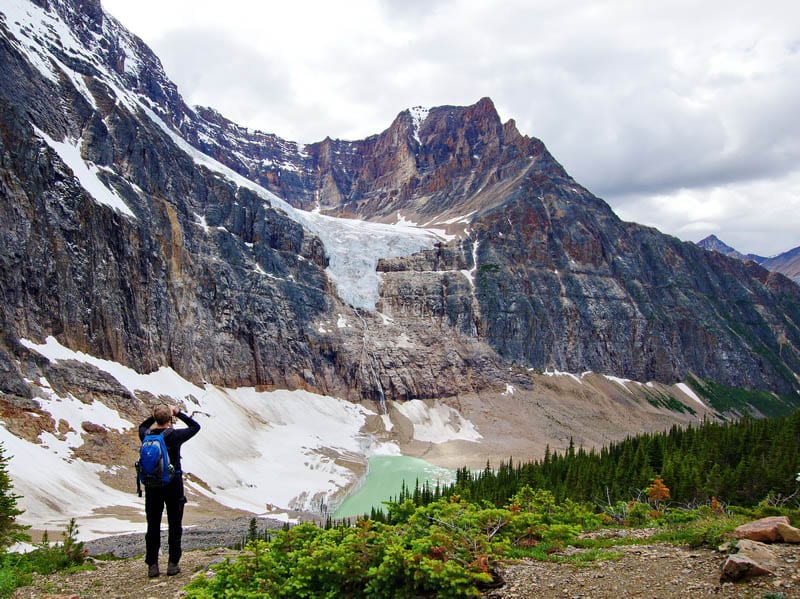 5 Stunning Hikes You'll Want to do Along the Icefields Parkway
