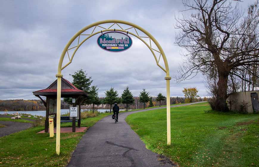 Each town you enter/leave on the trail has big signage and a map