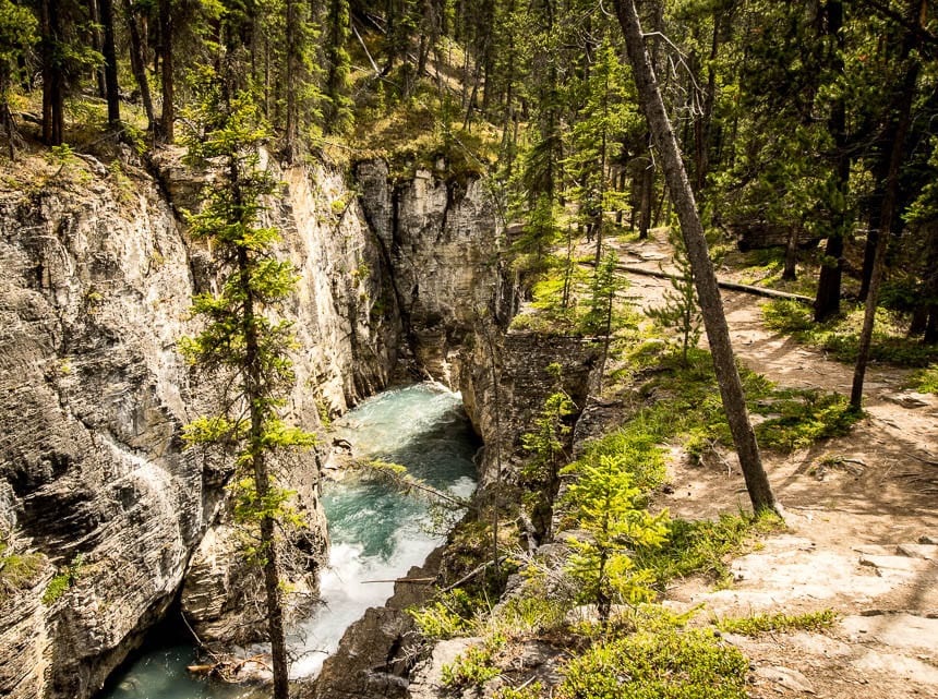  It looks like a miniature Johnston Canyon in places