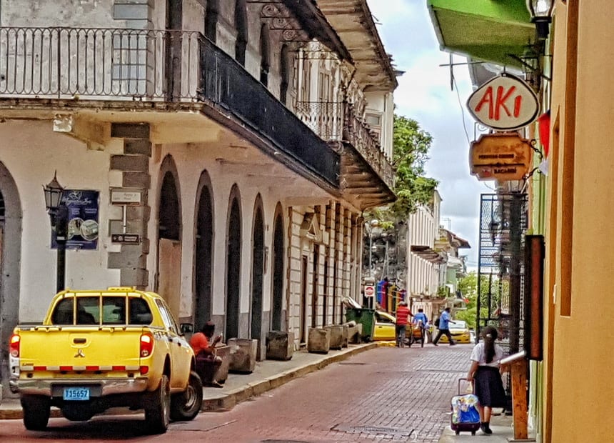  Life on the streets in Casco Viejo