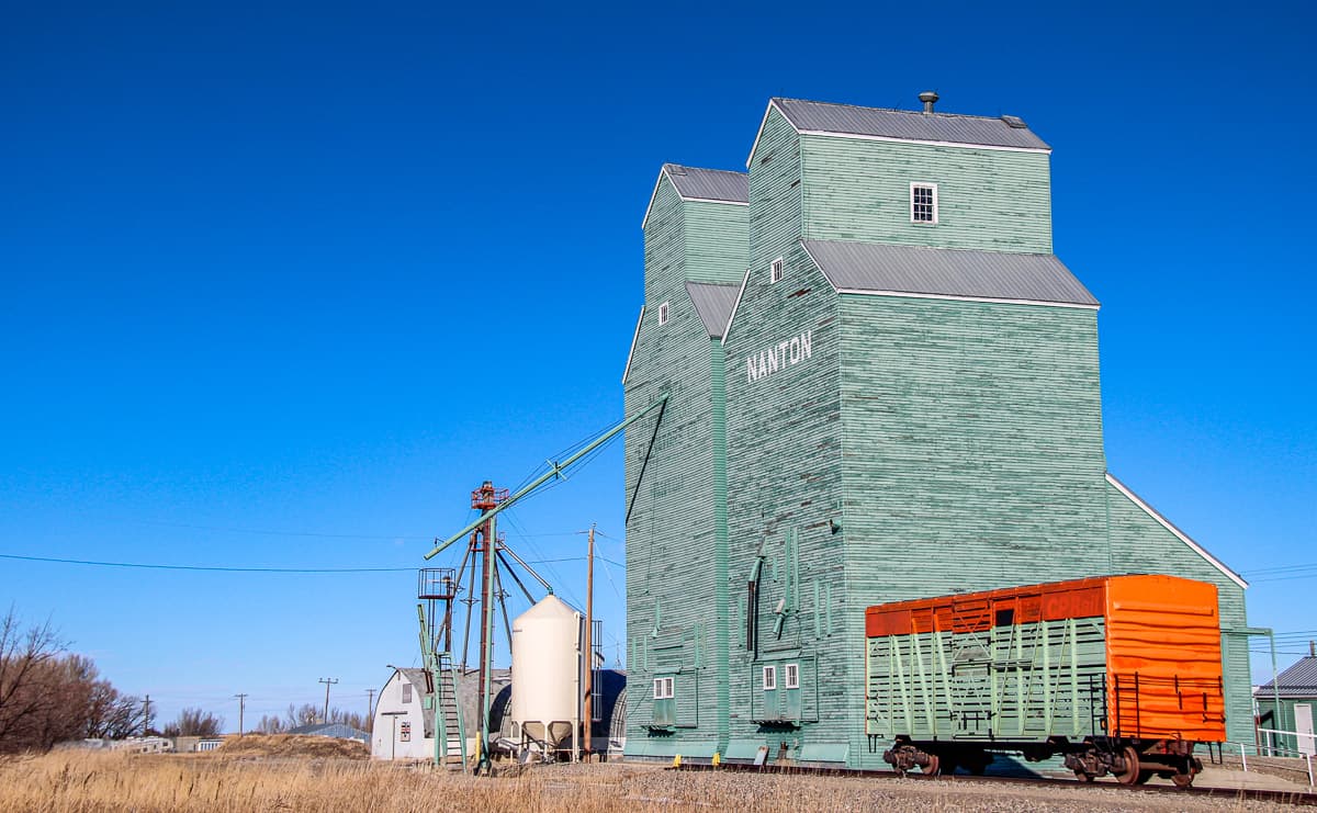 Grain elevators in Nanton