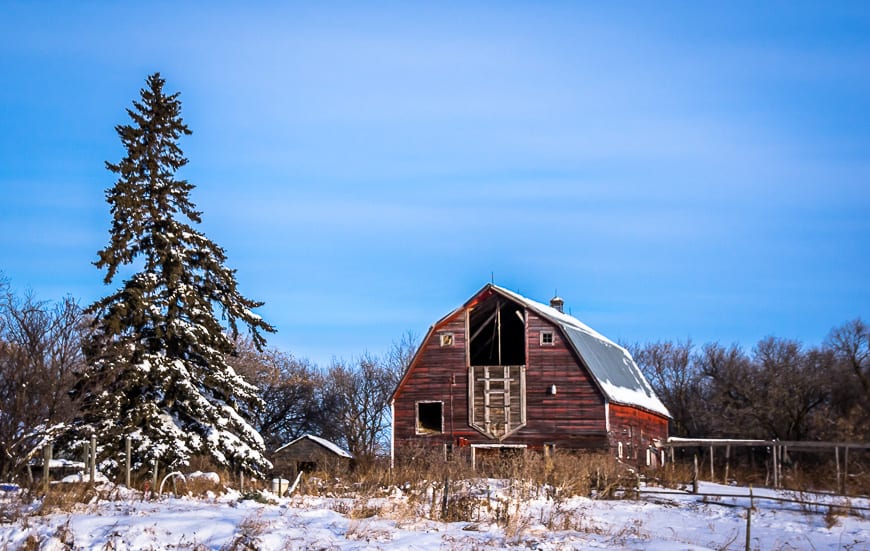 Look for colourful barns on the drive to the park