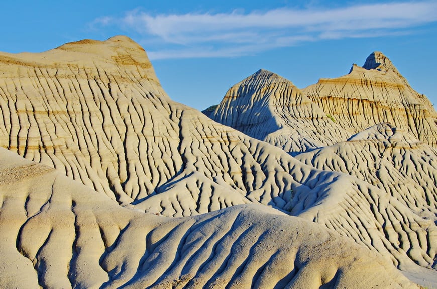 Visit the spectacular badlands in Dinosaur Provincial Park