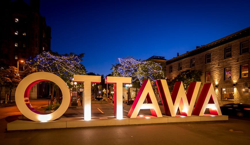 Ottawa activities - get a selfie by the Ottawa sign