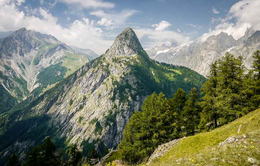 Mountain view on the way to Rifugio Bertone