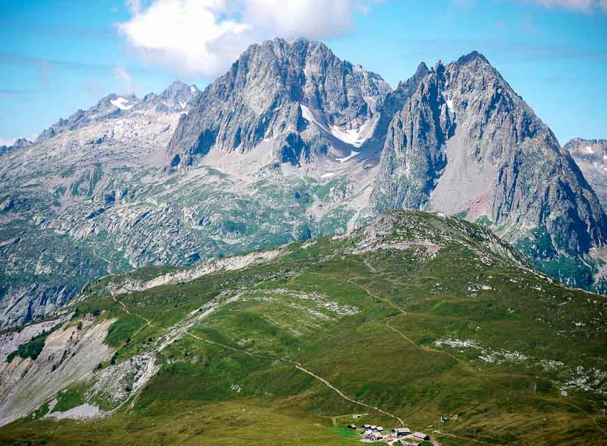 Delightful hiking in the direction of Chamonix