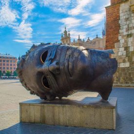 Statue that can be seen over 3 days in Krakow - Photo credit: Roman Polyanyk from Pixabay