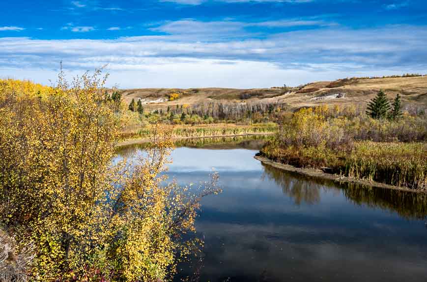 There are several hiking trails along the Battle River in Big Knife Provincial Park