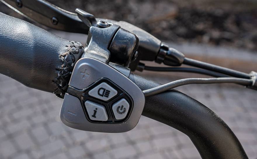 Button control module on left handlebar