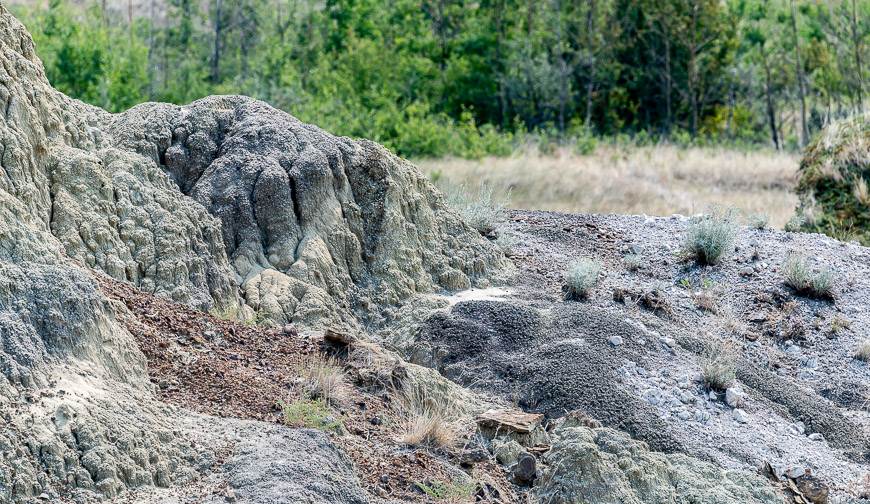 You'll find badlands scenery though on a smaller scale than Horseshoe Canyon