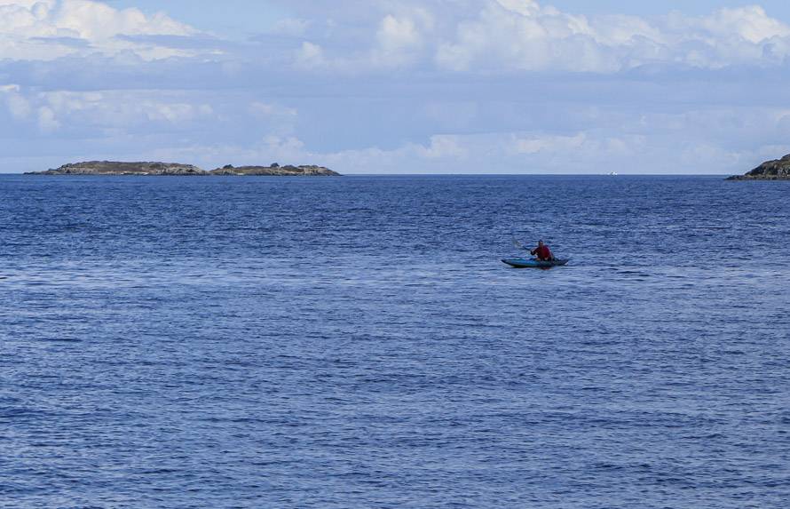 Watching kayakers from the shore of Moorecroft Park