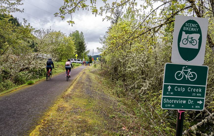 There is a mix of signage along the Cottage Grove Covered Bridges loop