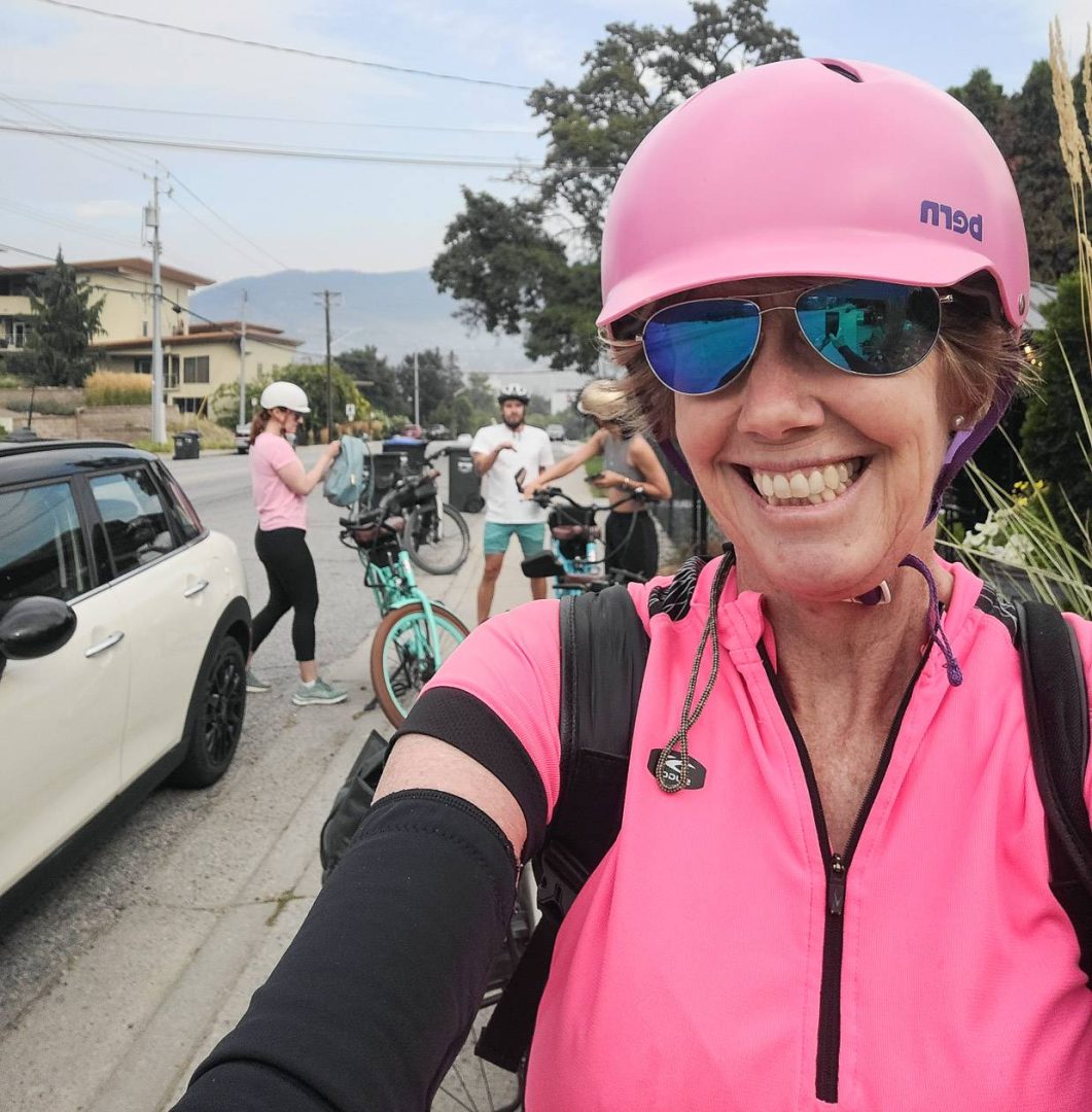 Styling in my pink bike helmet provided by Pendego Bikes Penticton