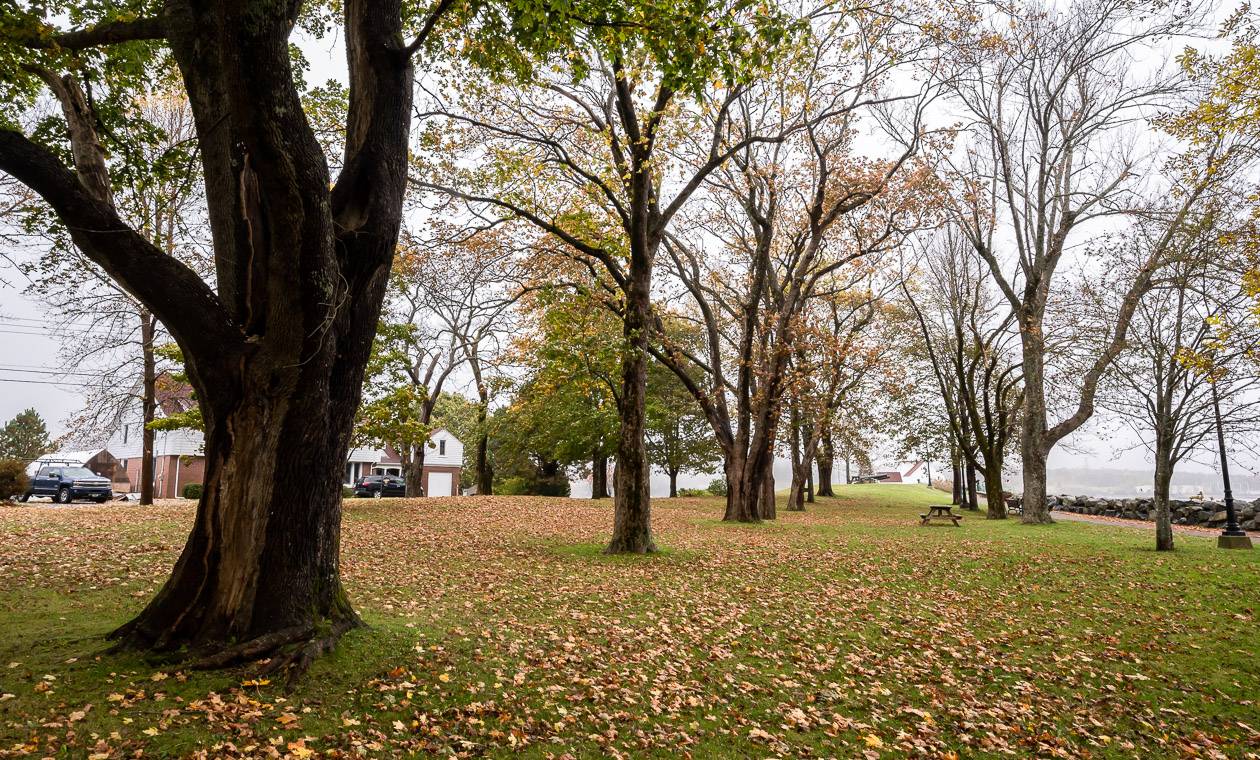 Fort Point Lighthouse Park near downtown Liverpool, Nova Scotia would be a great spot to bring your family and enjoy a picnic