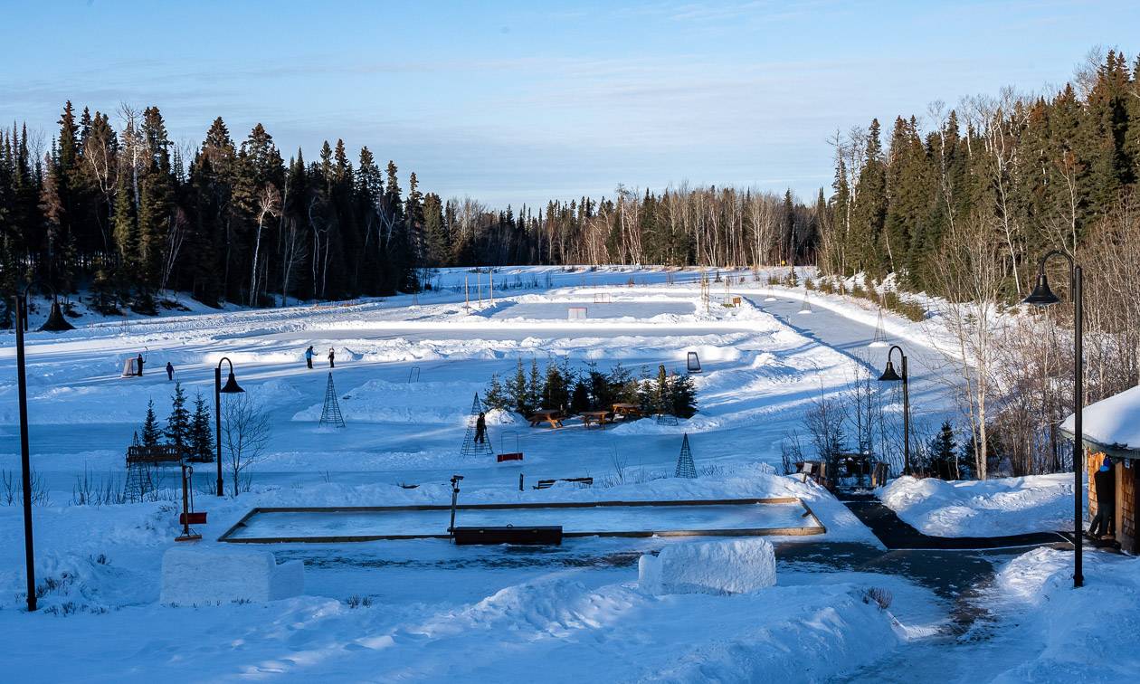 A 450 metre oval and several hockey rinks ensure all skaters in the family are happy