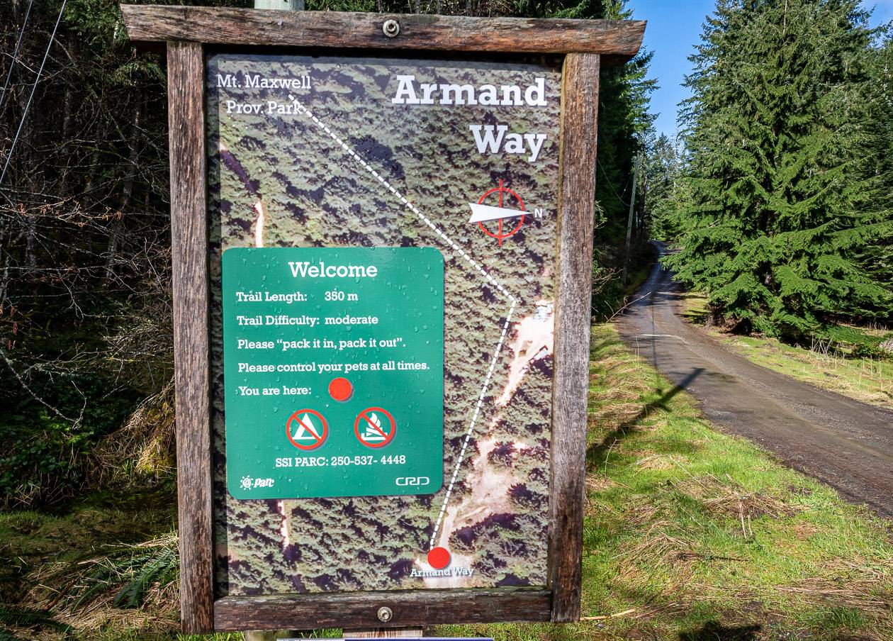 The start of the trail at the end of Armand Way