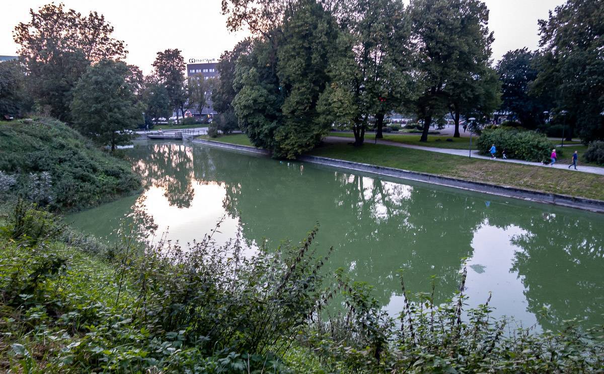 Wander along either side of Snelli Tik - the name of the pond