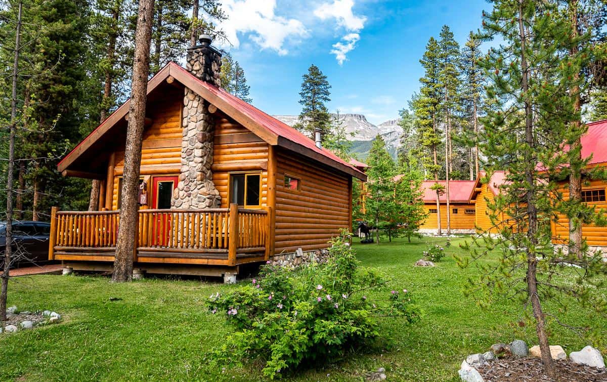 The log cabins at Baker Creek by Basecamp in the summer