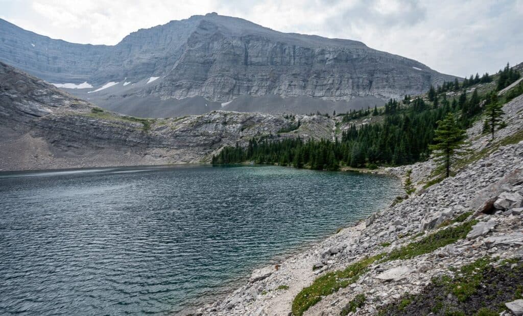 Note the trail near the edge of Carnarvon Lake