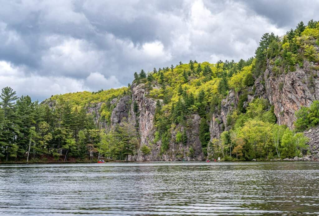 Paddlers beneath the Cliff Top Trail in Bon Echo Provincial Park