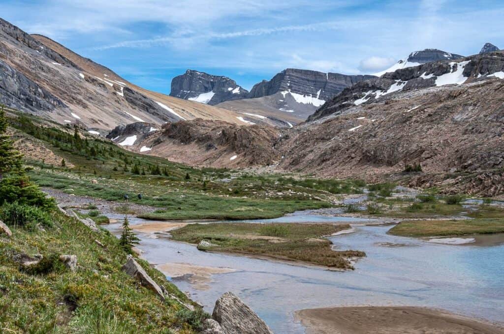 Notice the people on the rough trail about a third of the way up on the left. We can see Cataract Pass from here too.