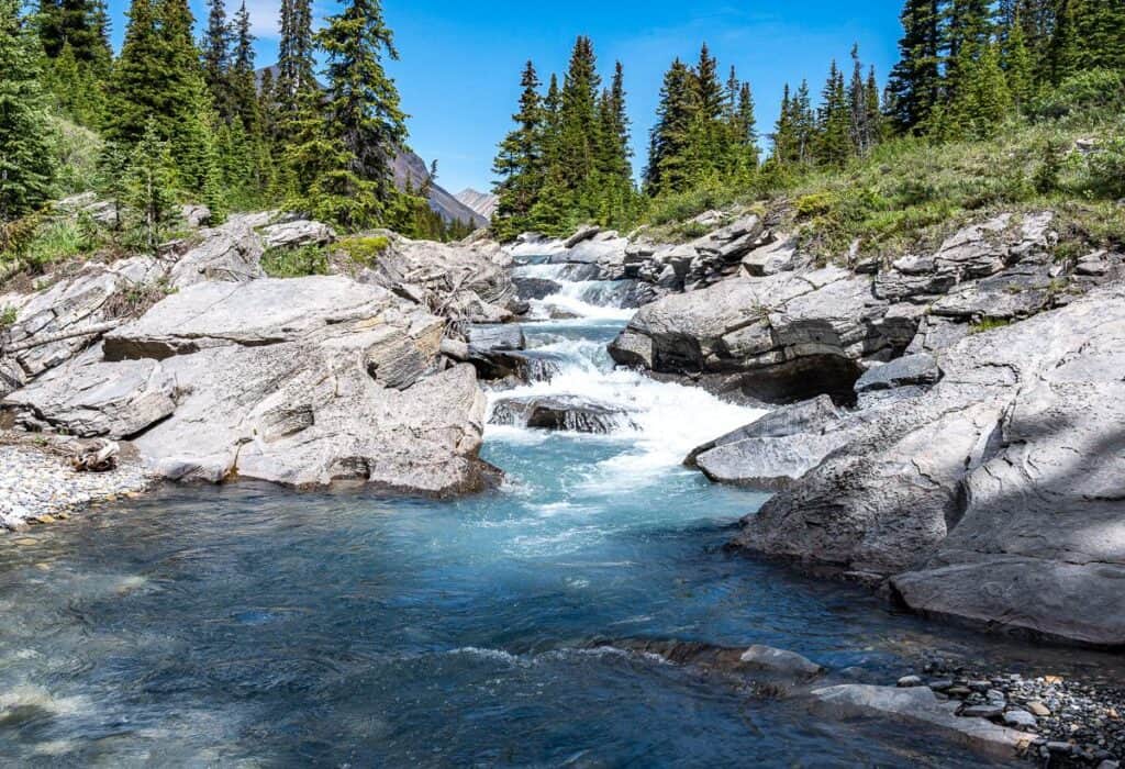 We made a small detour to check out this small waterfall on the way to Nigel Pass