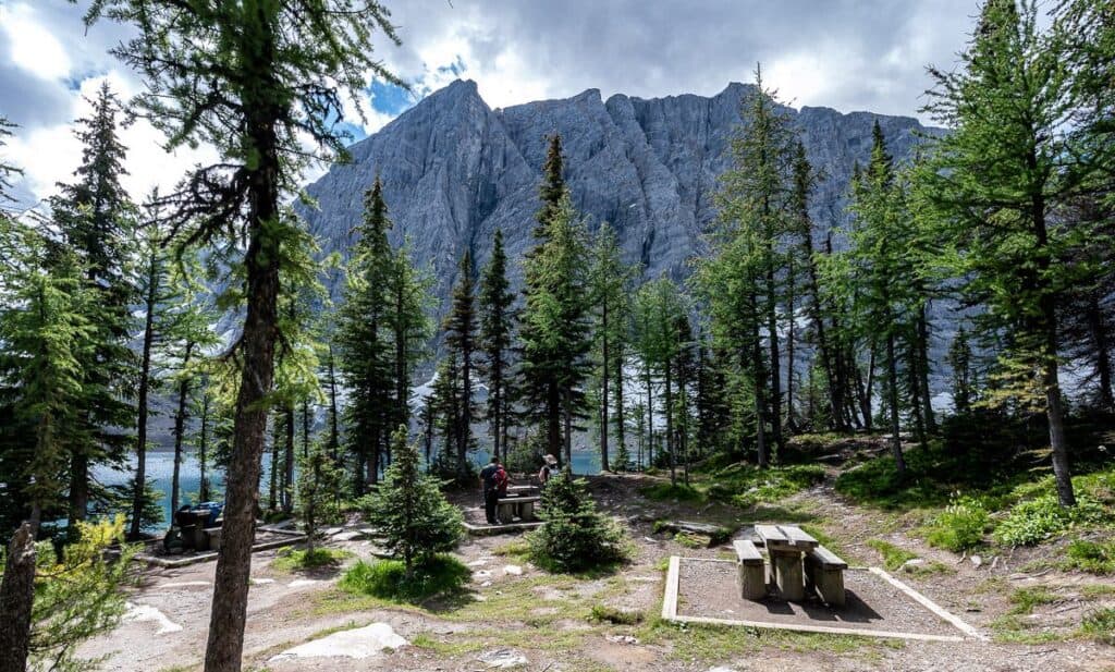 The eating area for campers overlooking Floe Lake
