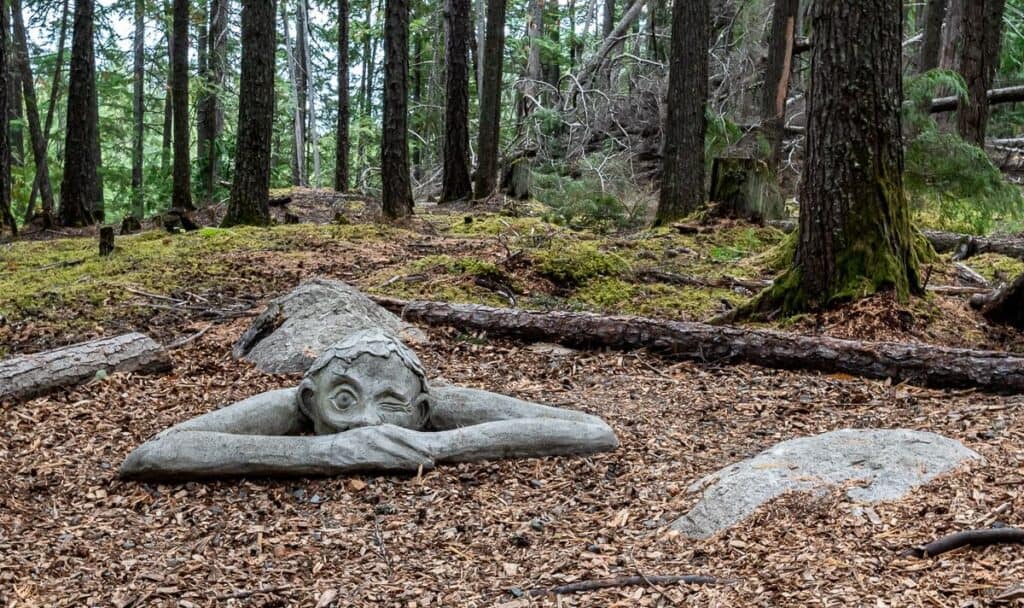 Le premier personnage que vous rencontrez si vous êtes du côté sud du sentier de la rivière Kaslo