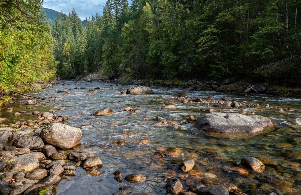 La rivière Kaslo est basse fin septembre mais reste très belle
