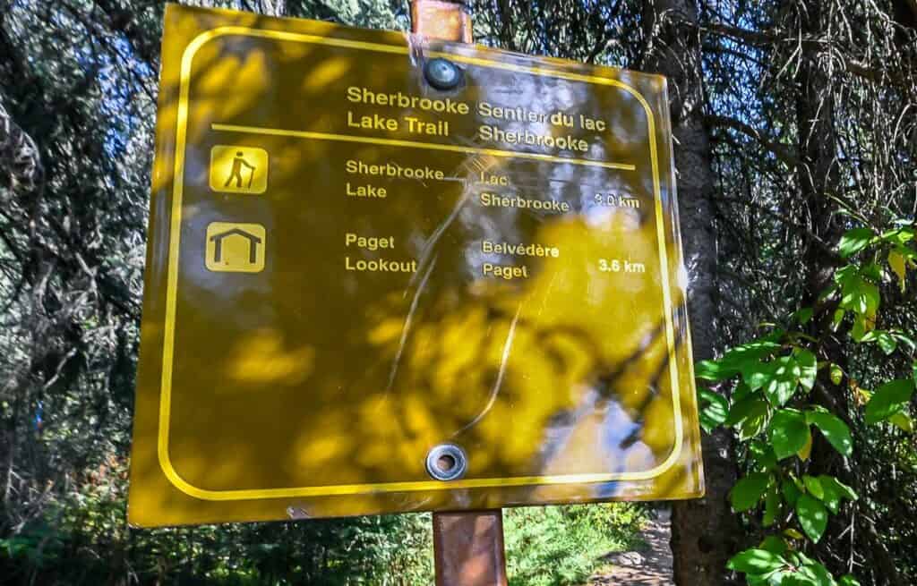 Signs at the beginning of the road to Lake Sherbruck
